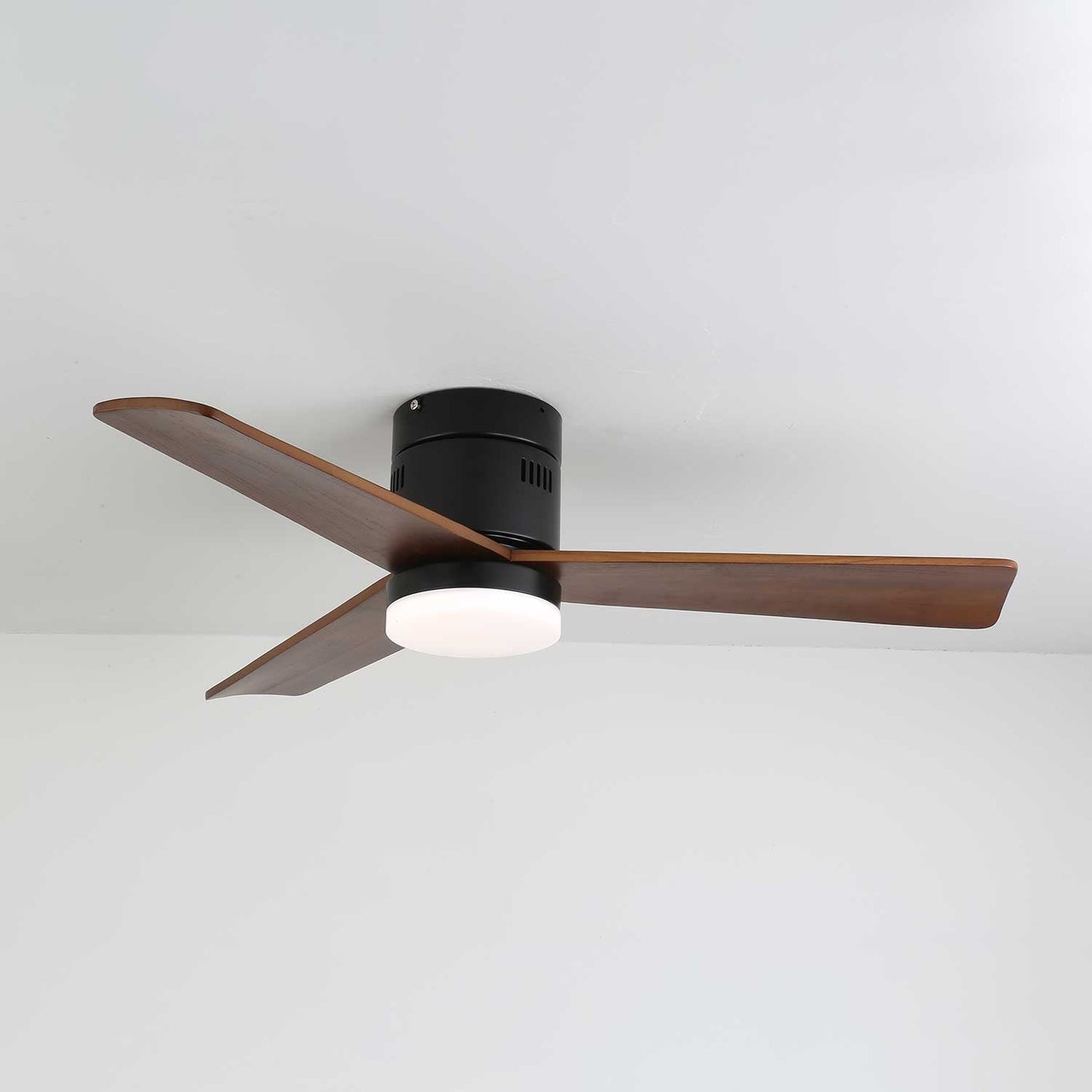 Zephyr – Nordic Wooden Ceiling Fan Light