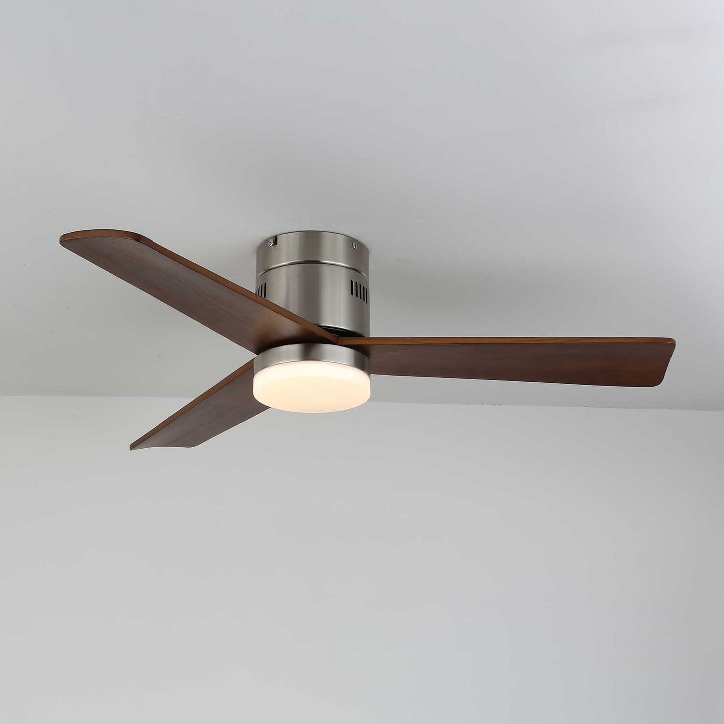 Zephyr – Nordic Wooden Ceiling Fan Light