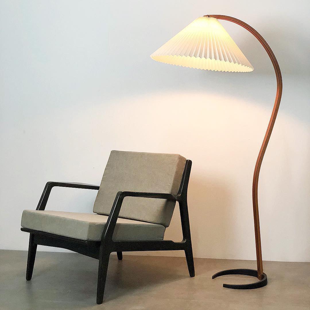Veyron – Sculptural Wood Floor Lamp