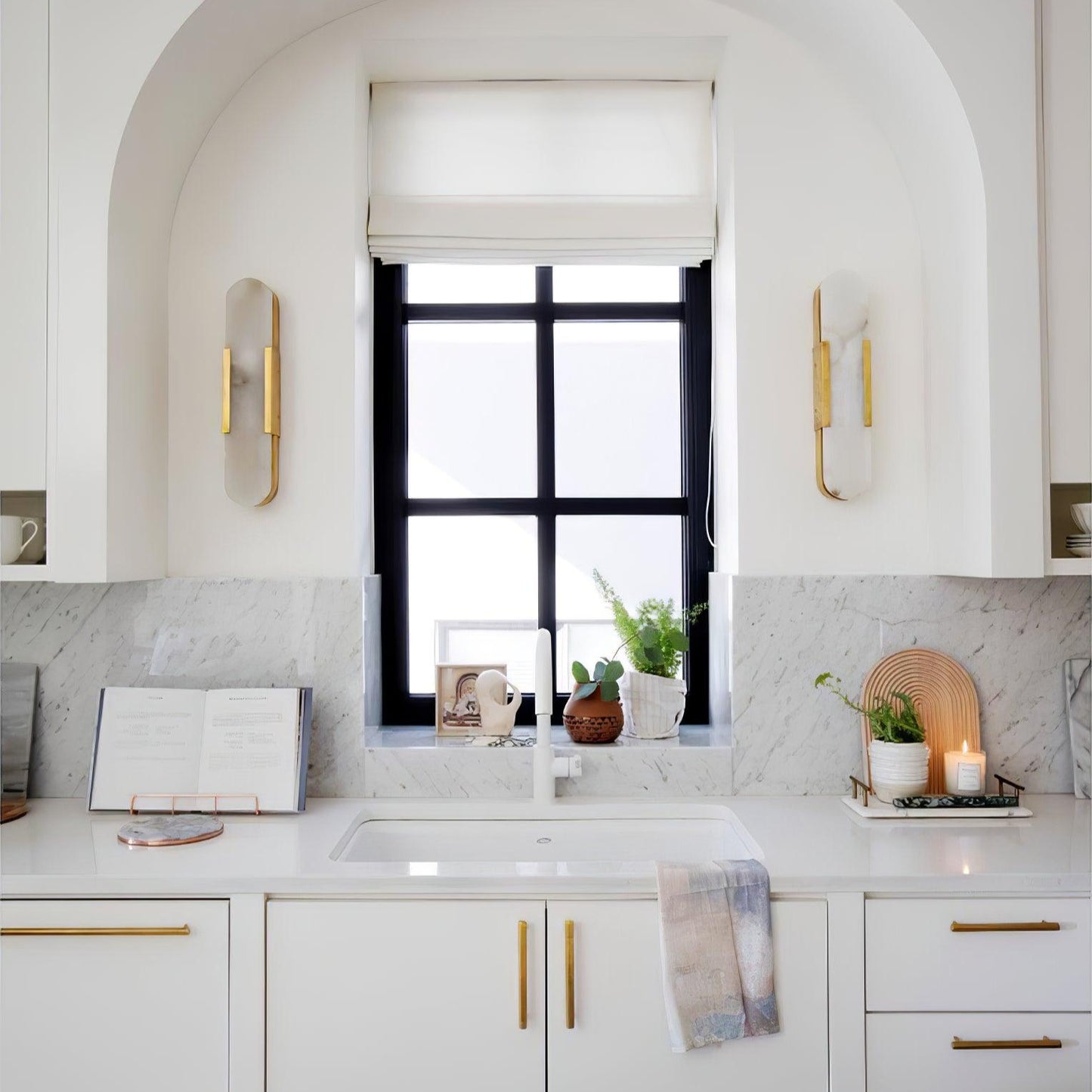 Azelia – Brass Alabaster Stone Wall Light