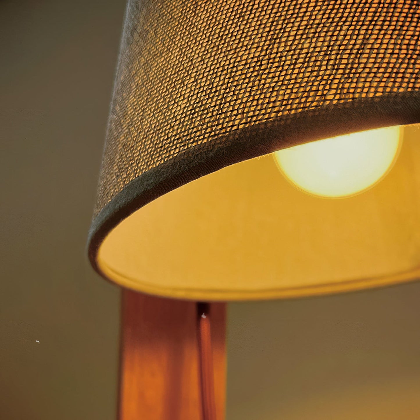Zelora – Design Wood Table Lamp